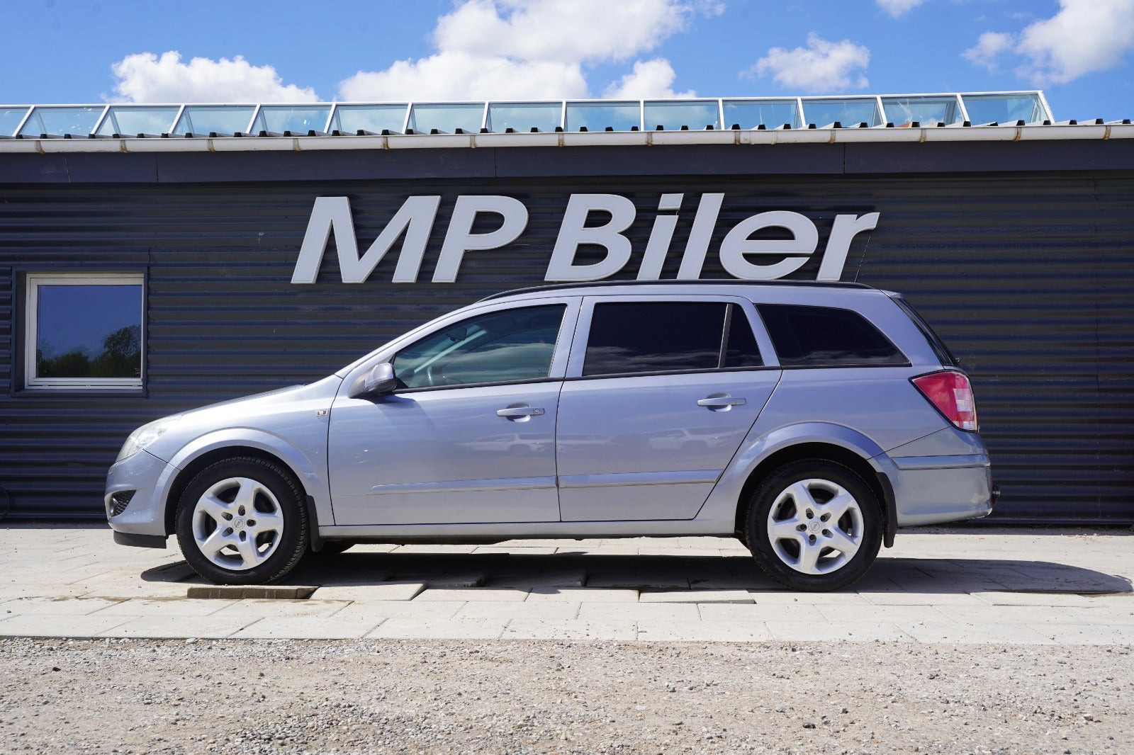 Sølv Opel Astra fra 2007