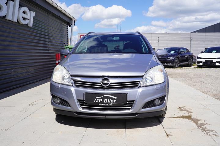 Sølv Opel Astra fra 2007