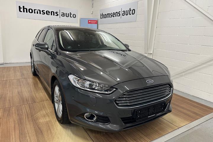 Grå Ford Mondeo fra 2018