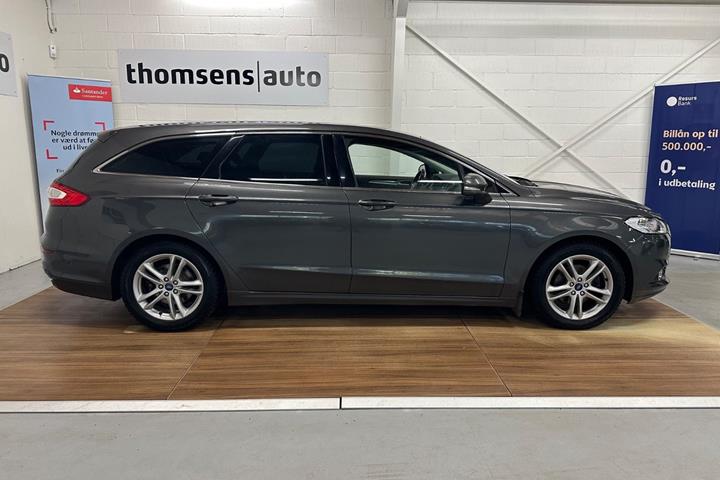 Grå Ford Mondeo fra 2018