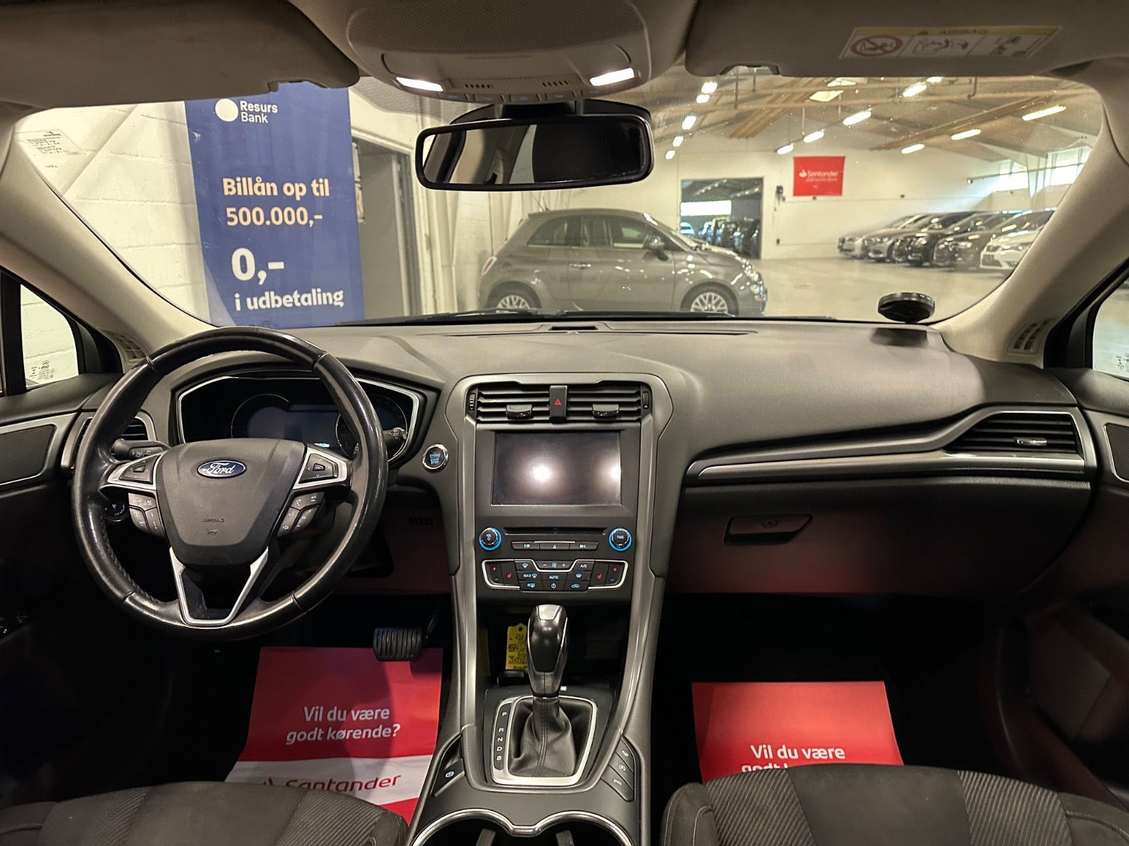 Grå Ford Mondeo fra 2018