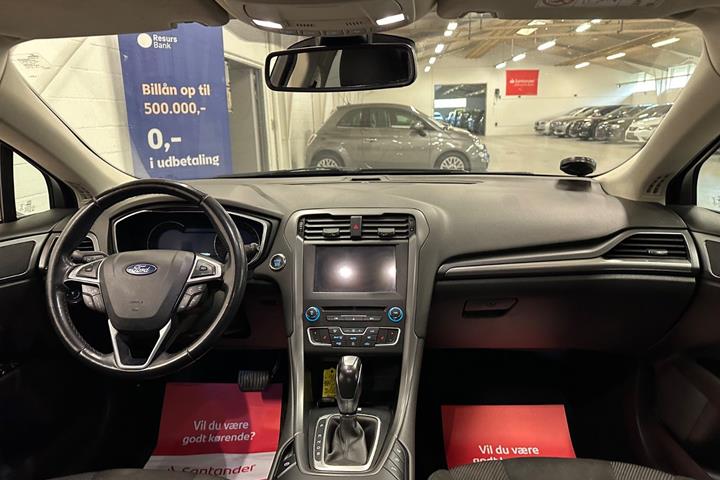 Grå Ford Mondeo fra 2018