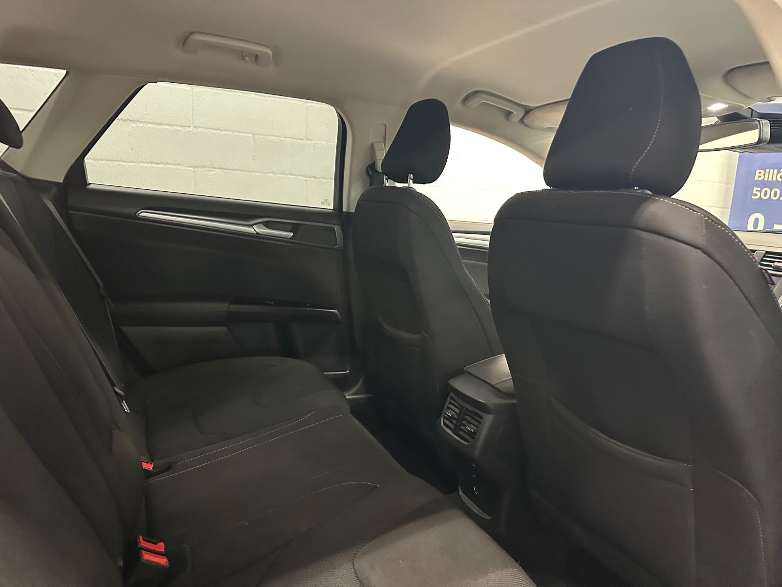 Grå Ford Mondeo fra 2018