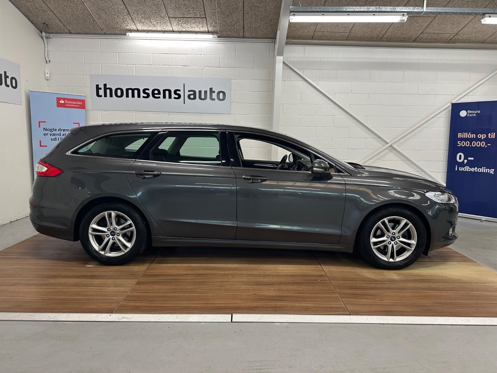 Grå Ford Mondeo fra 2015