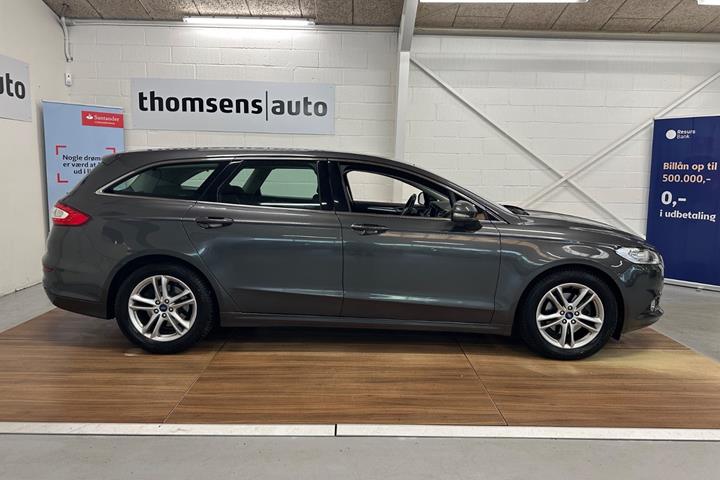 Grå Ford Mondeo fra 2015