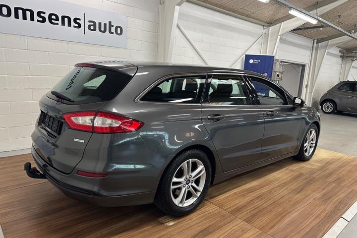 Grå Ford Mondeo fra 2015