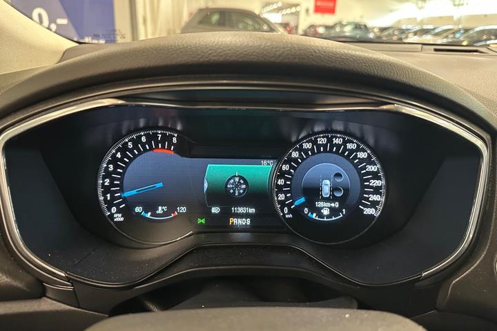 Grå Ford Mondeo fra 2015