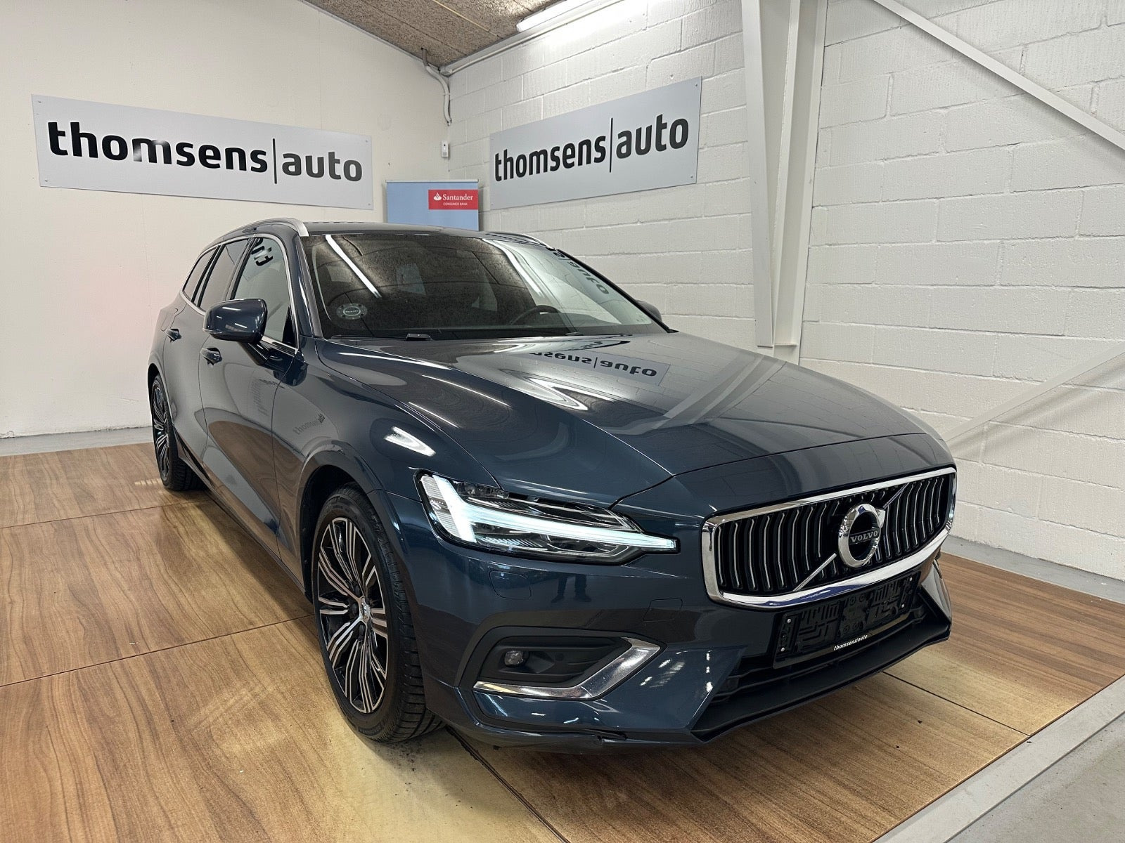 Blå Volvo V60 fra 2019
