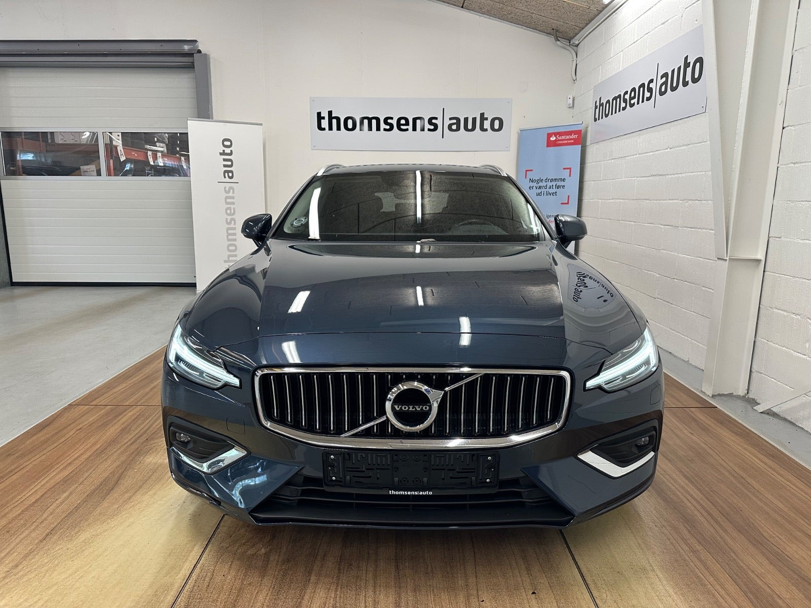Blå Volvo V60 fra 2019