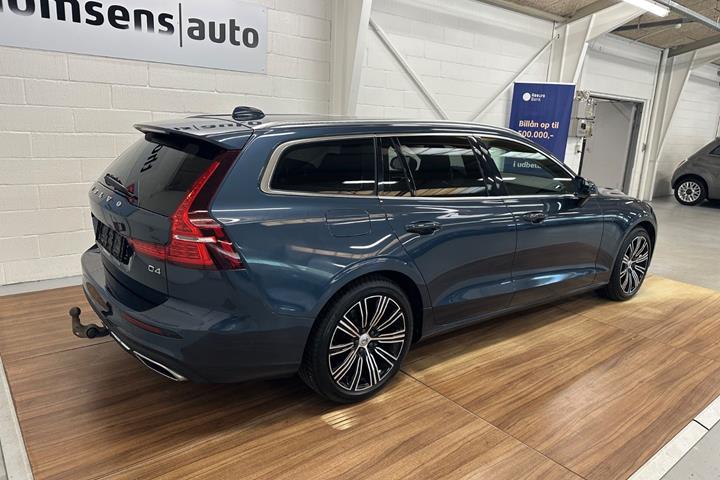 Blå Volvo V60 fra 2019