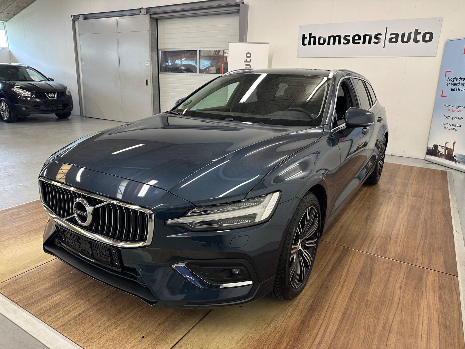 Blå Volvo V60 fra 2019