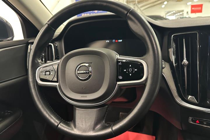 Blå Volvo V60 fra 2019