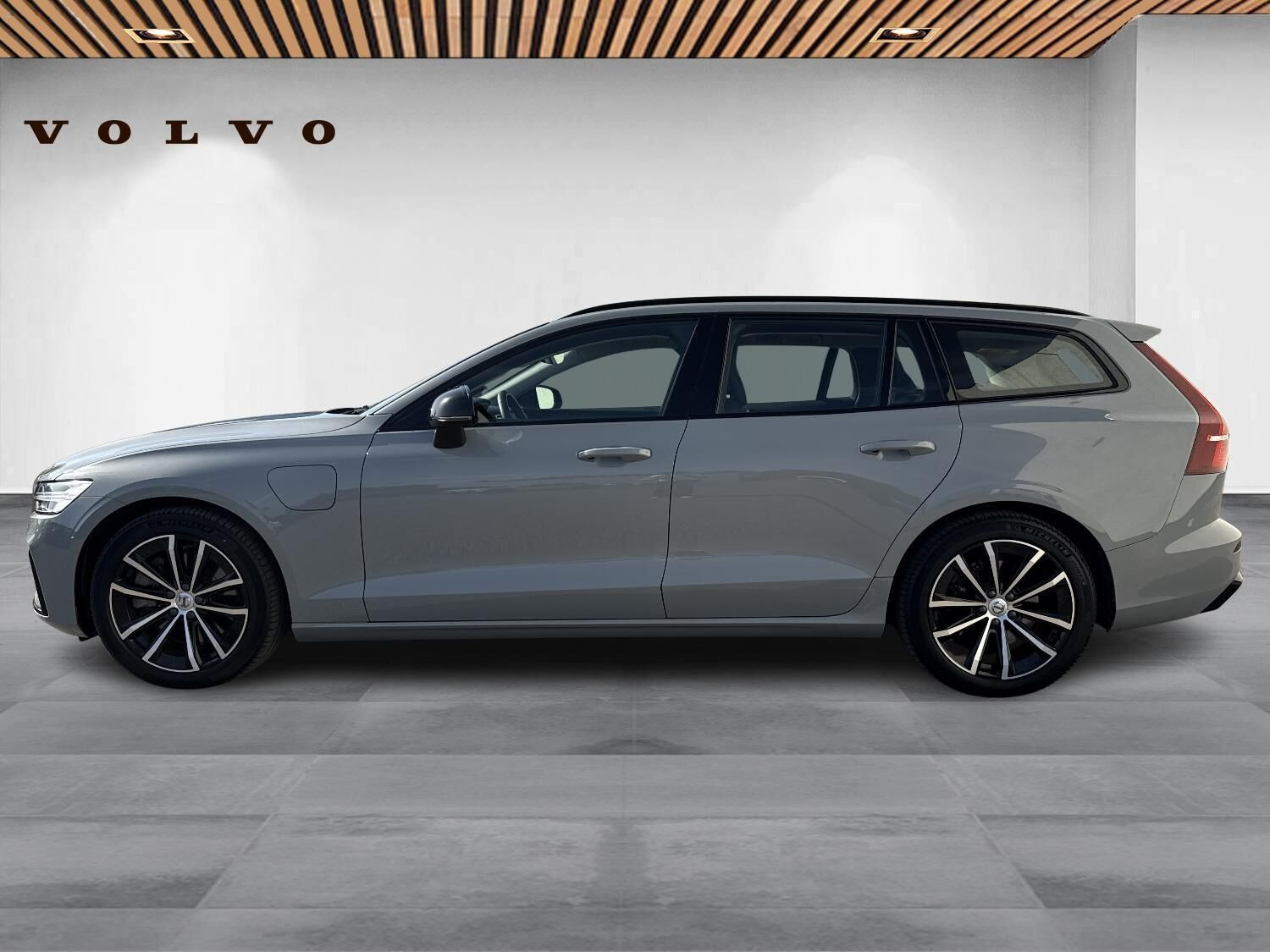 Grå Volvo V60 fra 2023