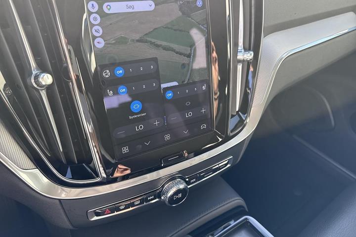 Grå Volvo V60 fra 2023