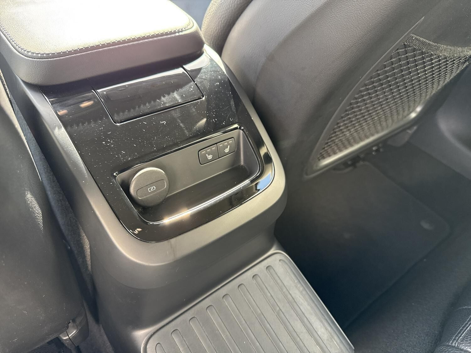 Grå Volvo V60 fra 2023