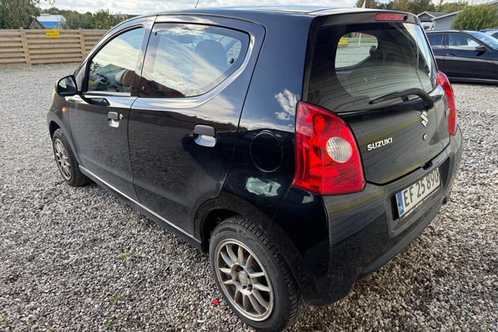 Sort Suzuki Alto fra 2011