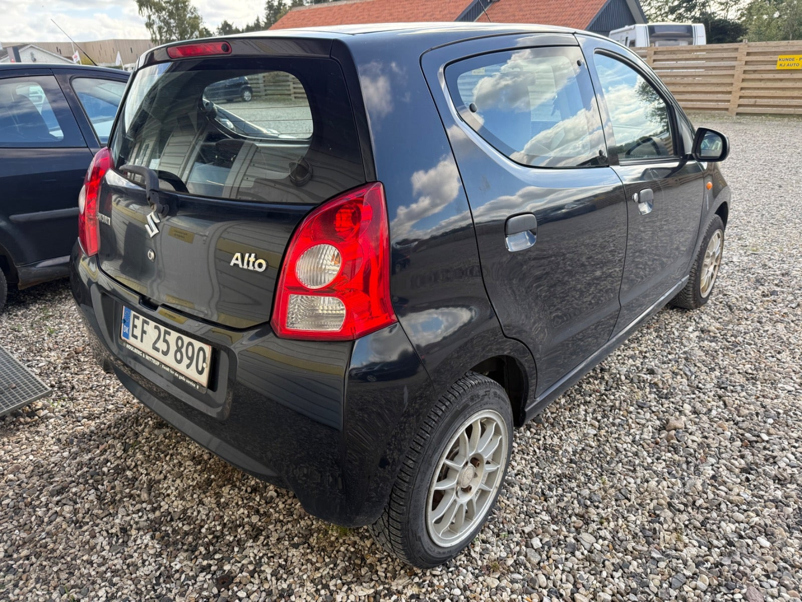 Sort Suzuki Alto fra 2011