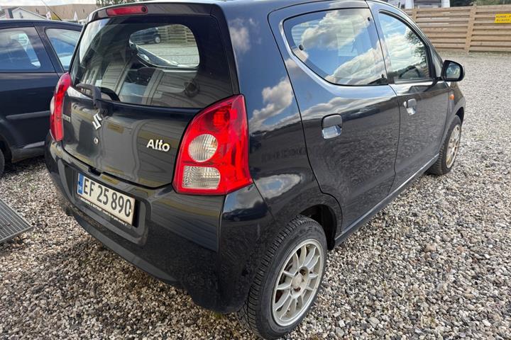 Sort Suzuki Alto fra 2011