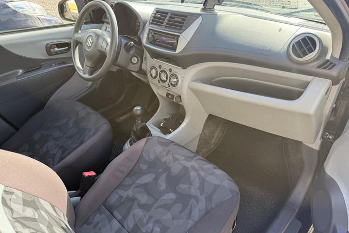Sort Suzuki Alto fra 2011