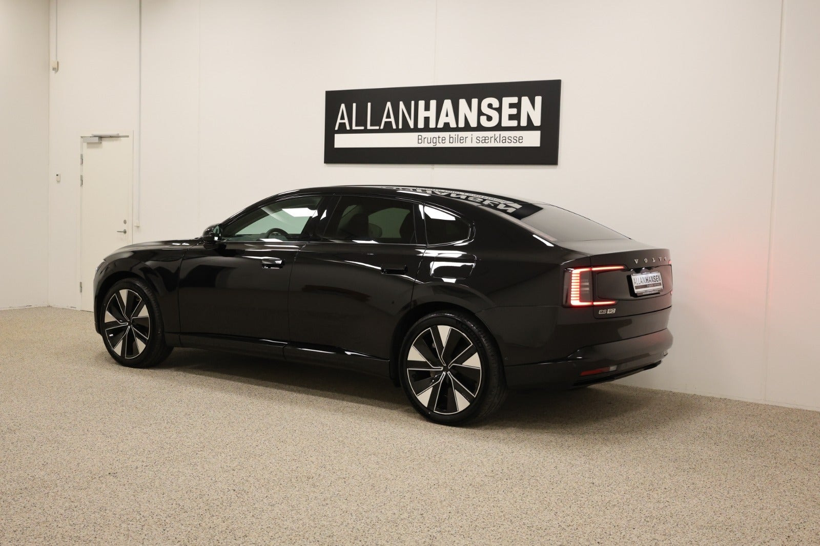 Sort Volvo ES90 fra 2026