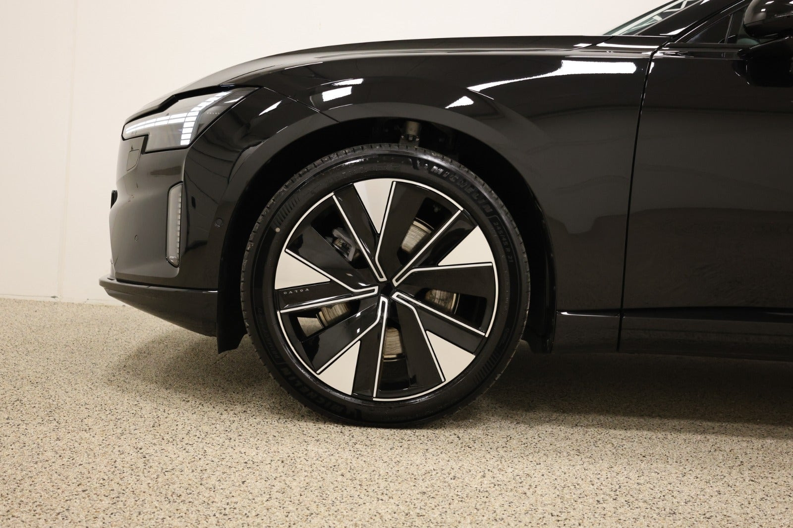 Sort Volvo ES90 fra 2026