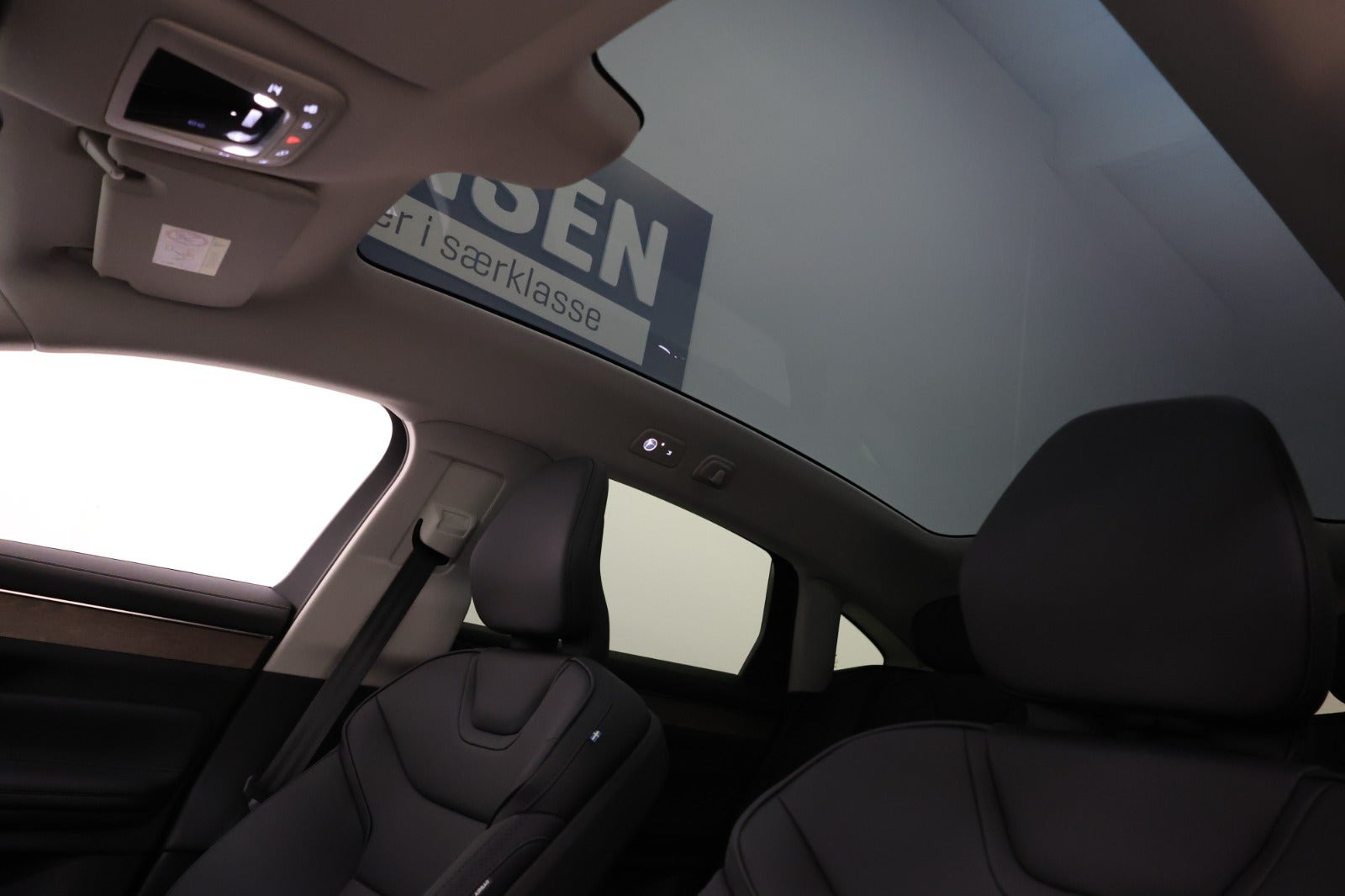 Sort Volvo ES90 fra 2026