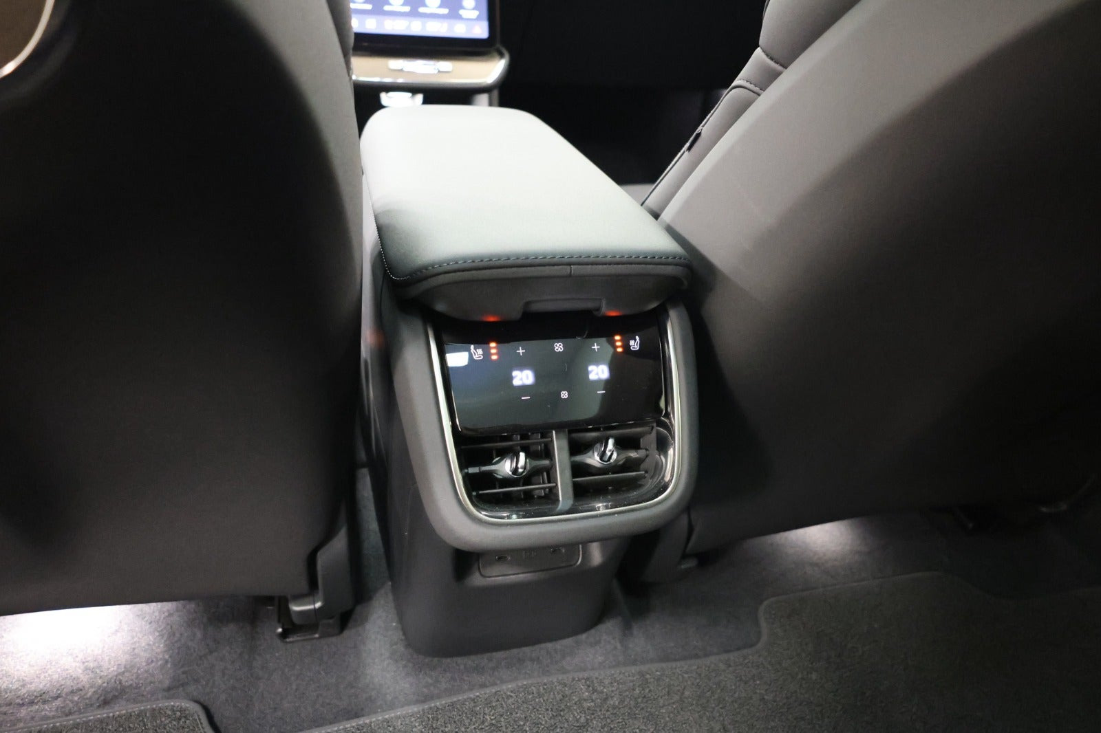 Sort Volvo ES90 fra 2026