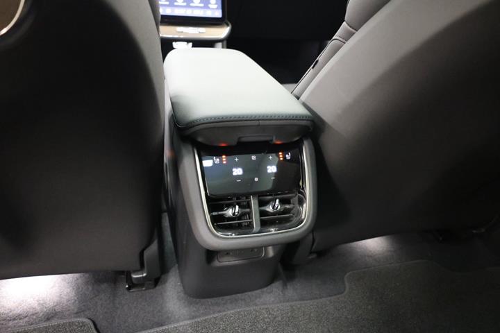 Sort Volvo ES90 fra 2026