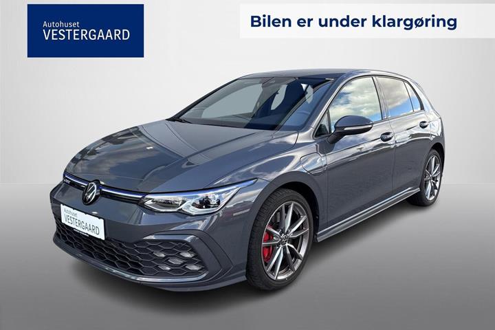 Grå VW Golf VIII fra 2022