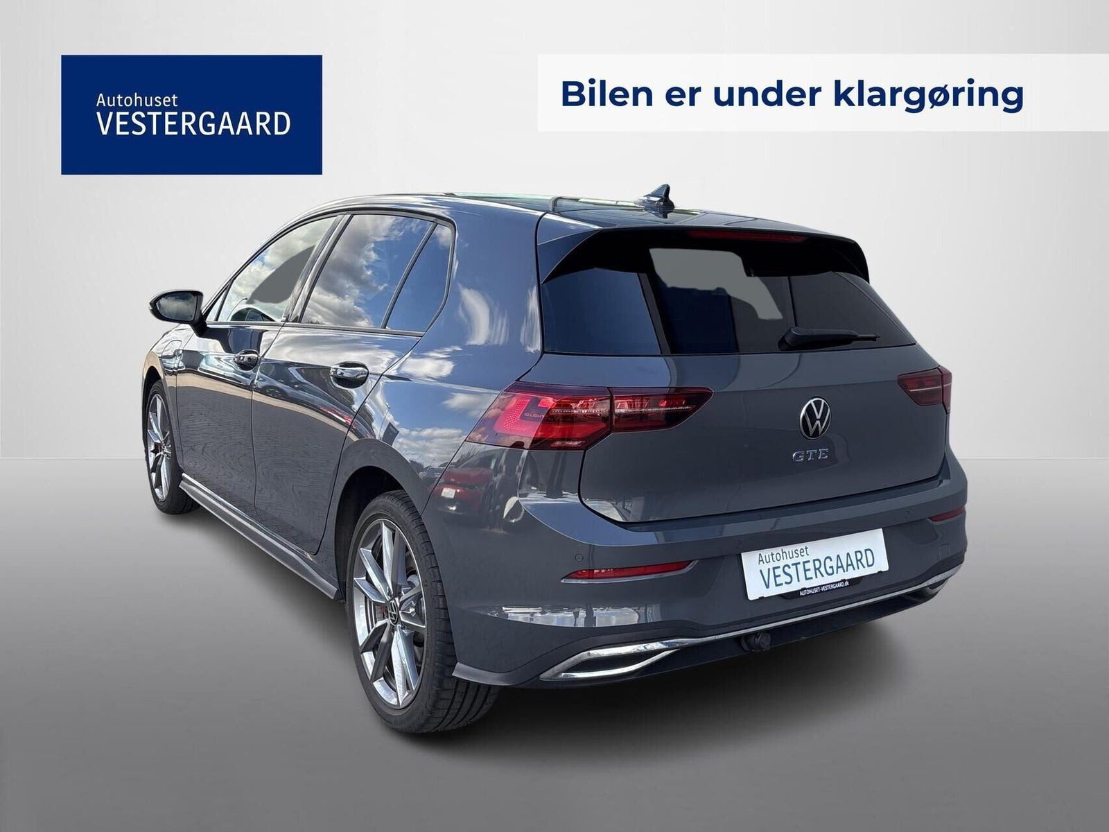 Grå VW Golf VIII fra 2022