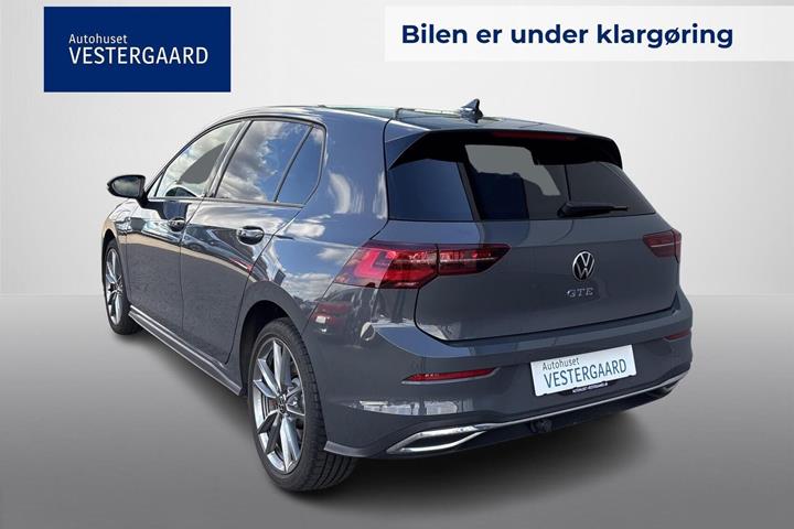 Grå VW Golf VIII fra 2022