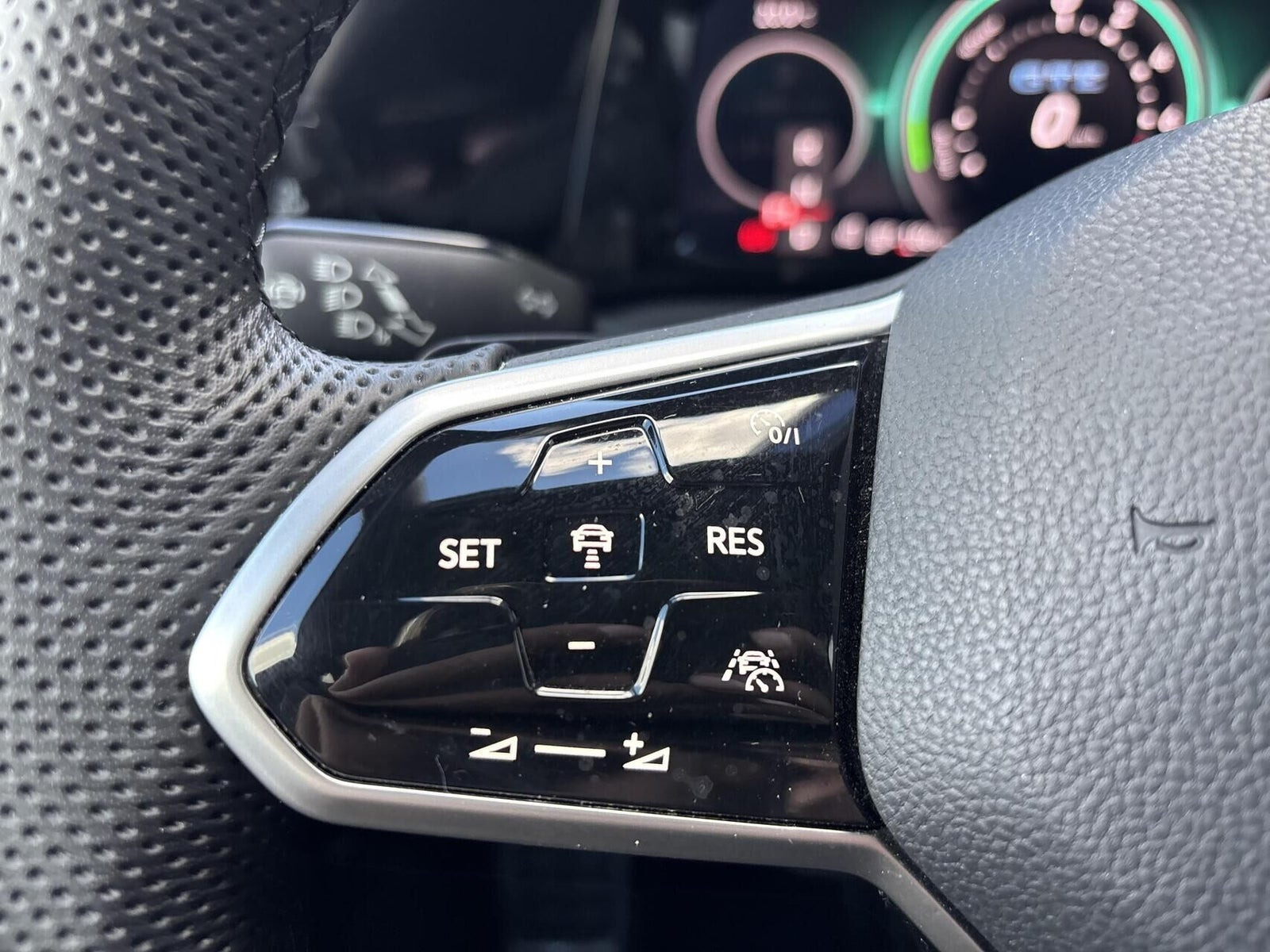 Grå VW Golf VIII fra 2022