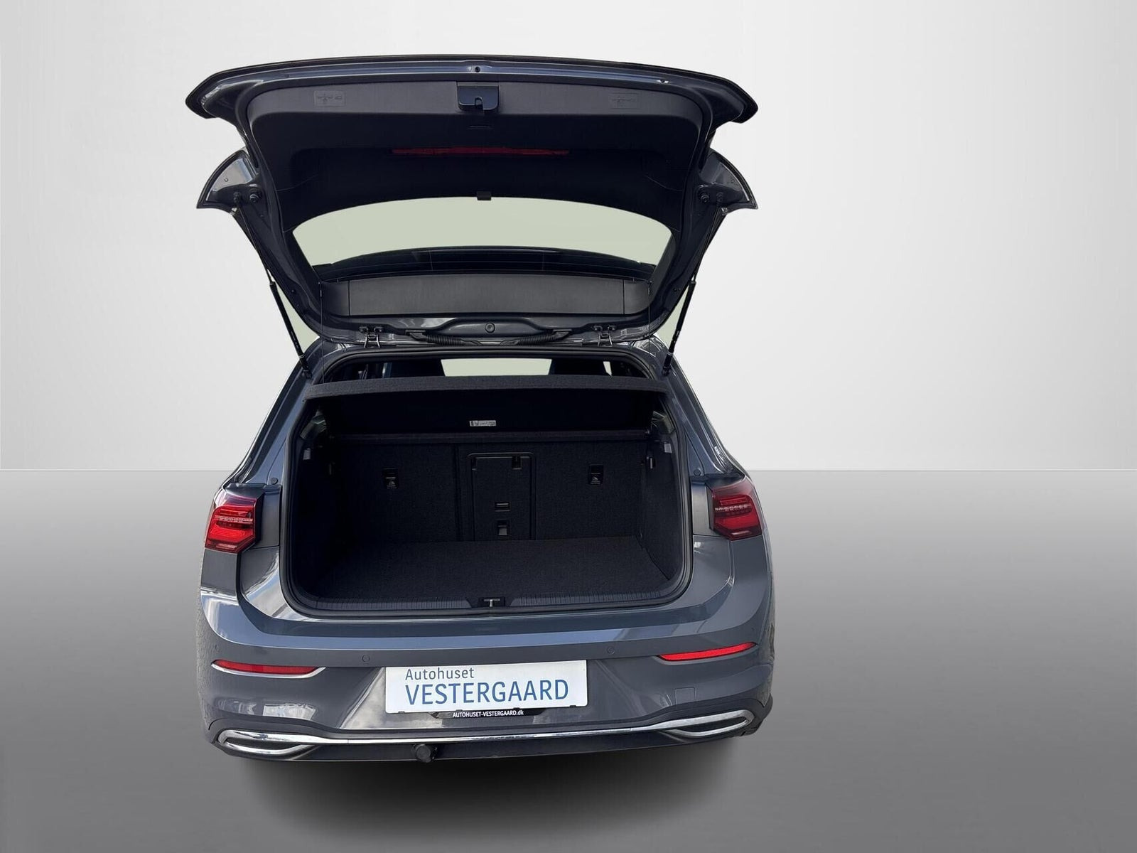 Grå VW Golf VIII fra 2022