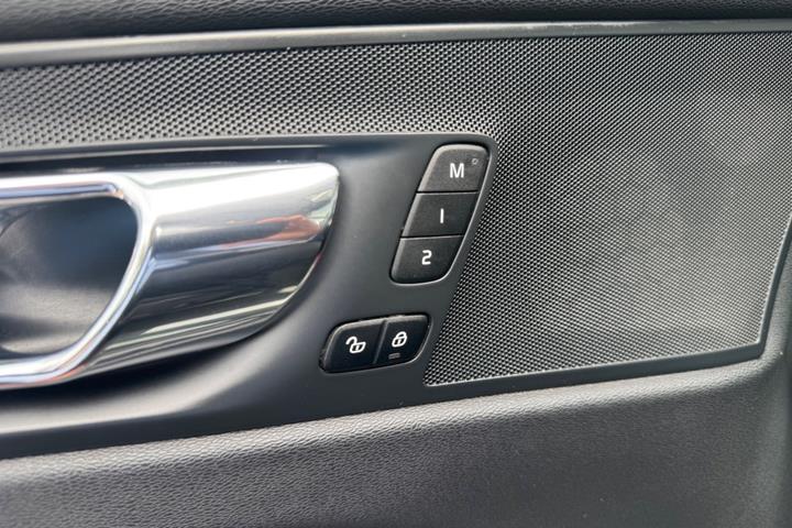 Grå Volvo XC60 fra 2018