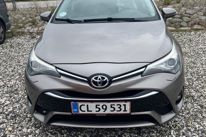 undefined Toyota Avensis fra 2015