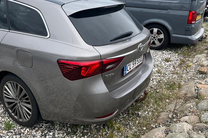undefined Toyota Avensis fra 2015
