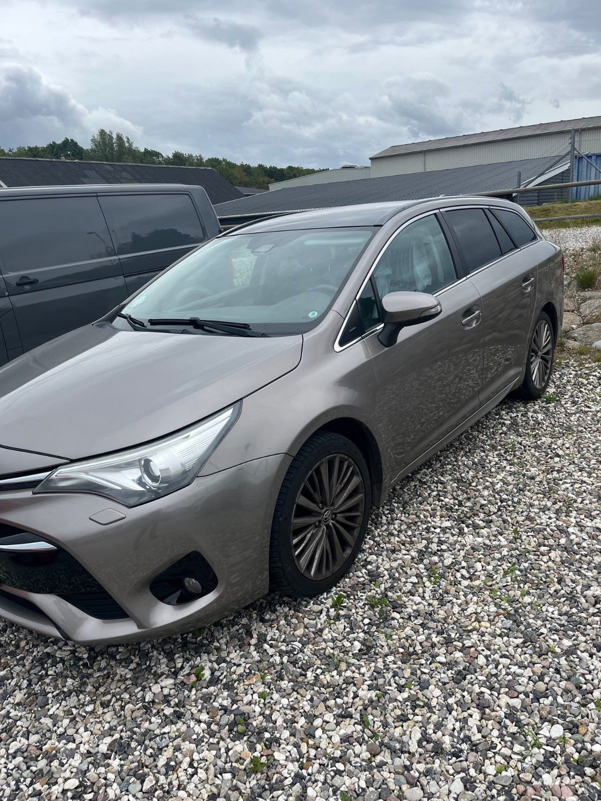 undefined Toyota Avensis fra 2015