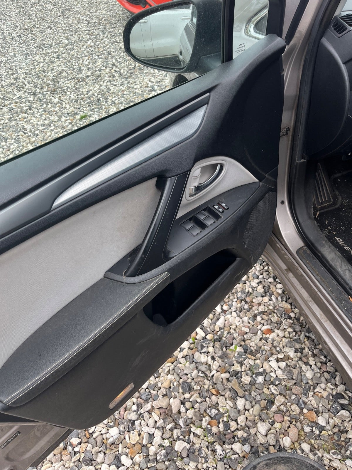 undefined Toyota Avensis fra 2015