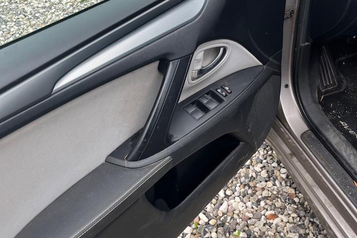 undefined Toyota Avensis fra 2015
