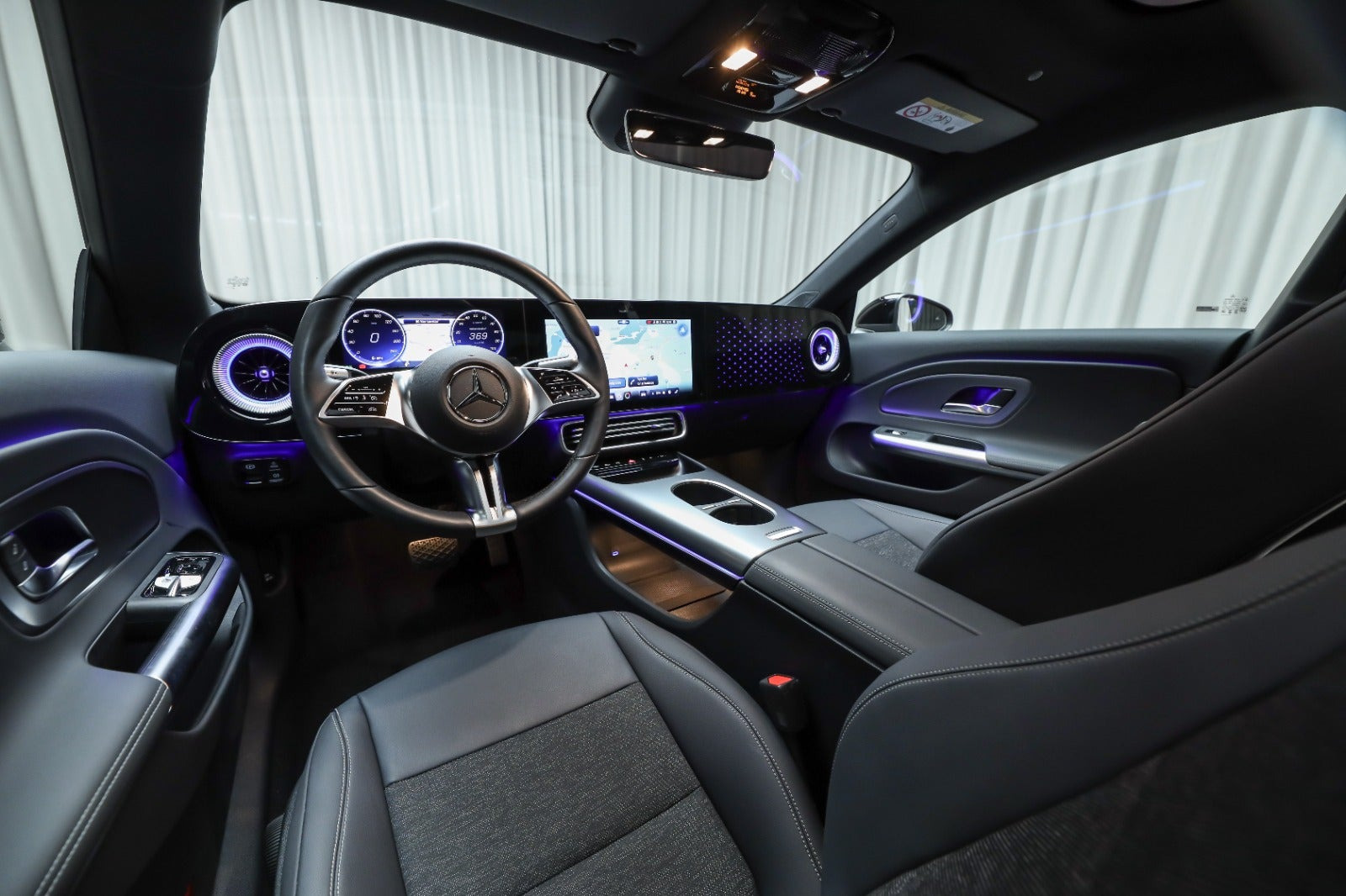 Rød Mercedes CLA350 fra 2025