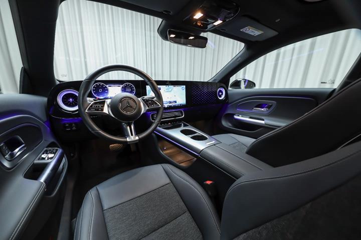 Rød Mercedes CLA350 fra 2025