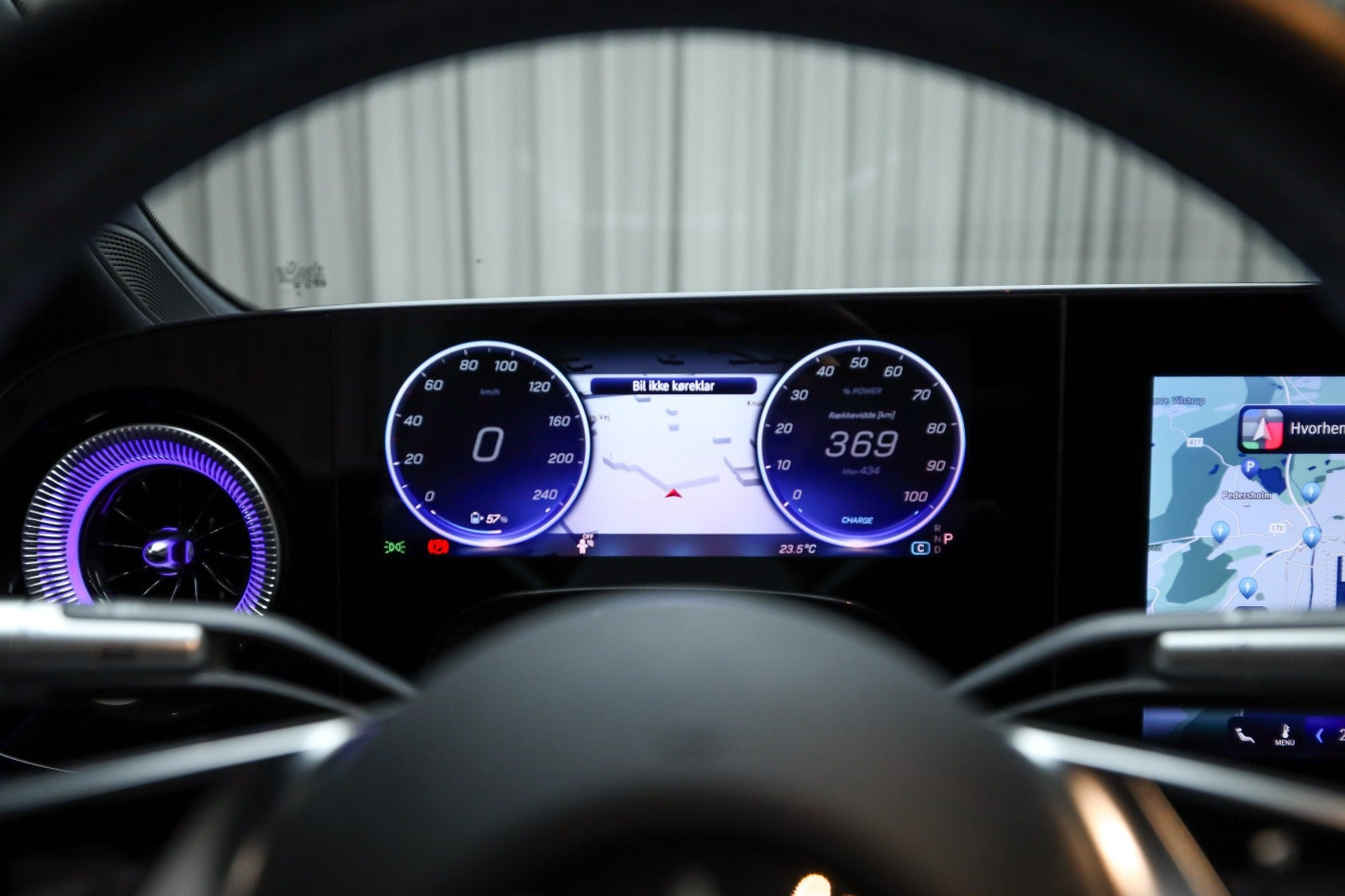 Rød Mercedes CLA350 fra 2025