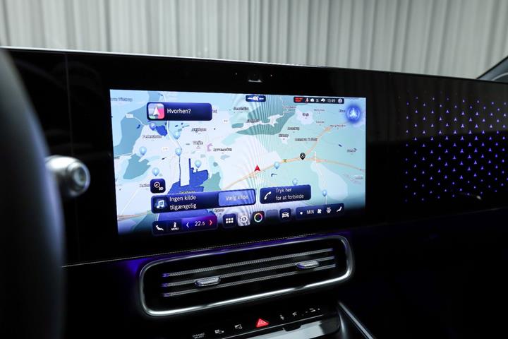Rød Mercedes CLA350 fra 2025