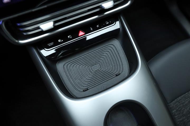 Rød Mercedes CLA350 fra 2025