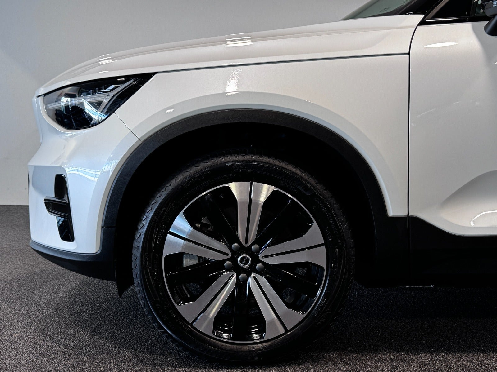 Hvid Volvo XC40 fra 2023