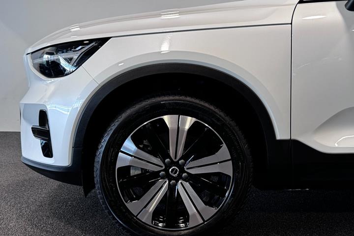Hvid Volvo XC40 fra 2023