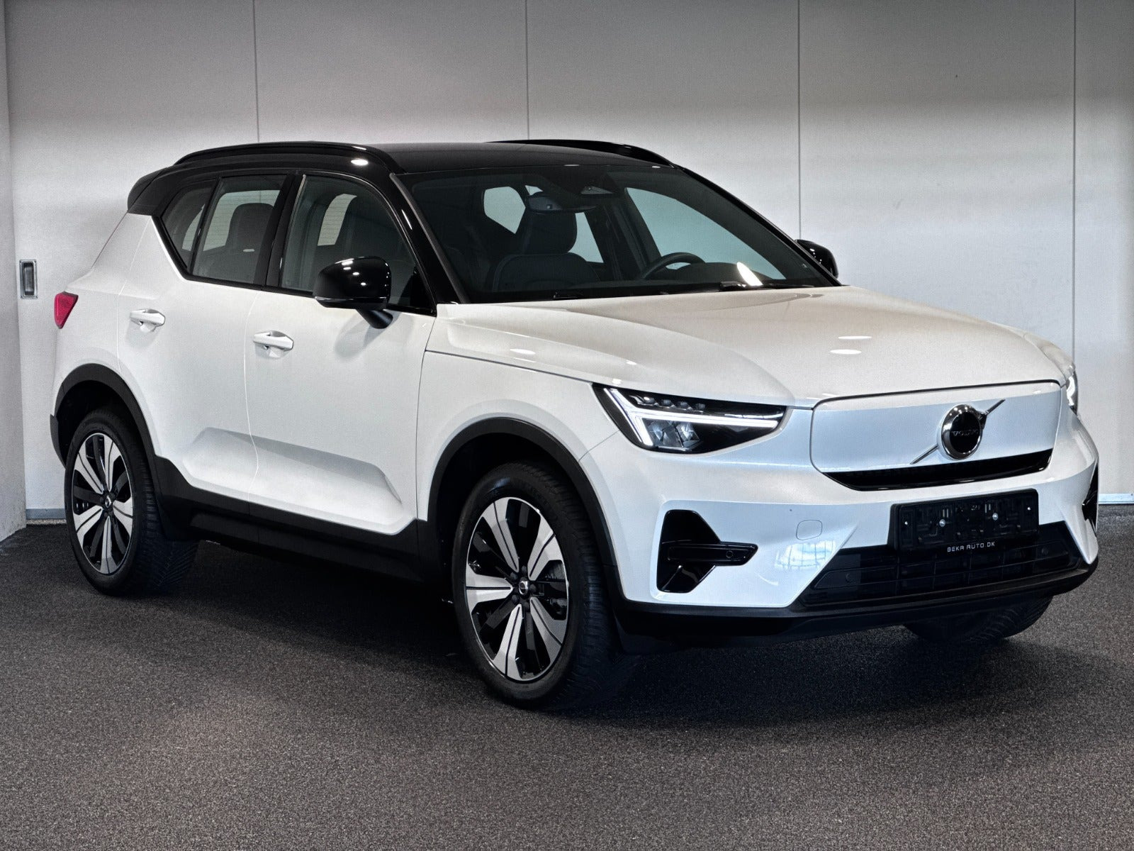 Hvid Volvo XC40 fra 2023