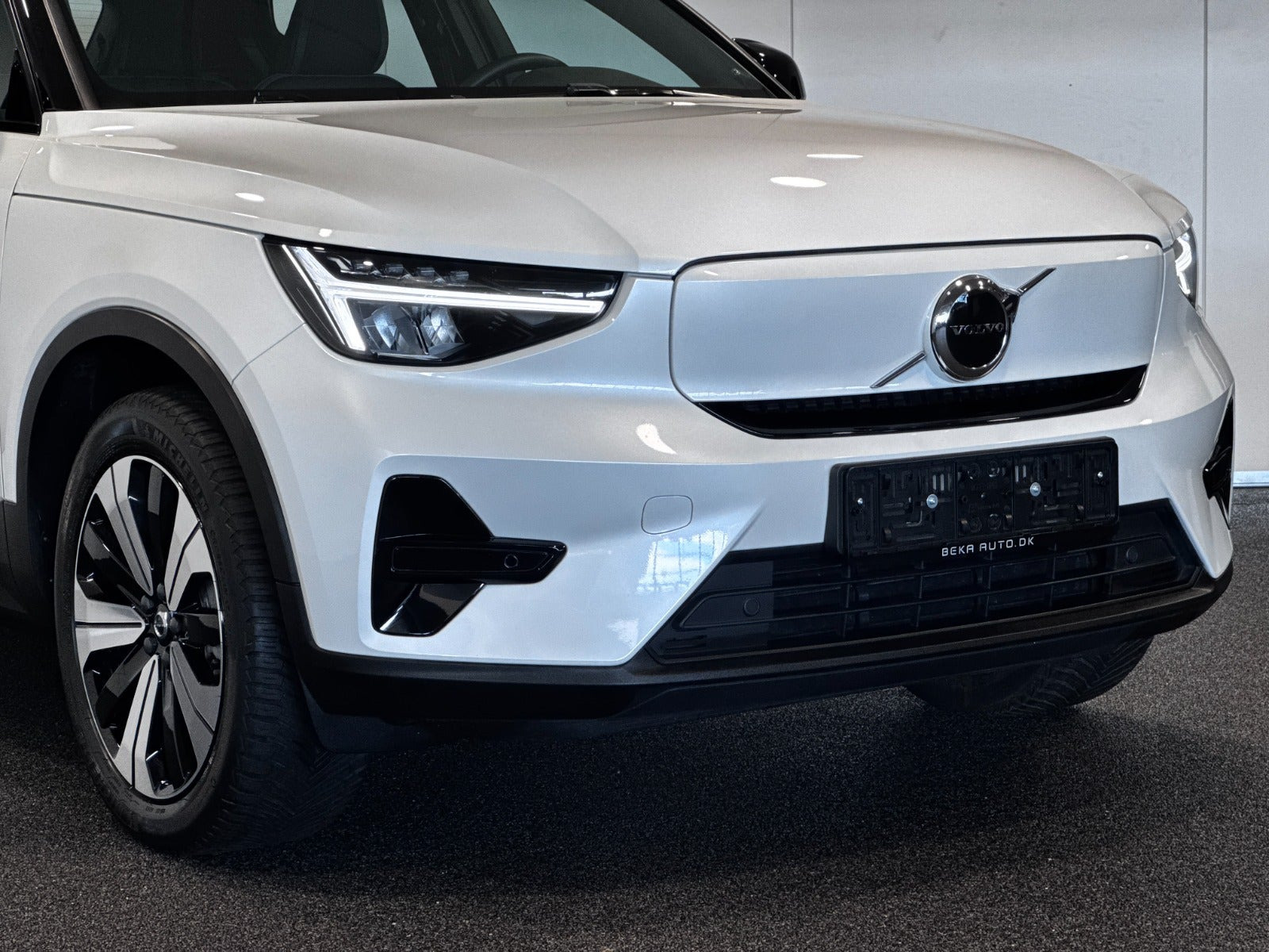 Hvid Volvo XC40 fra 2023