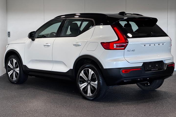 Hvid Volvo XC40 fra 2023