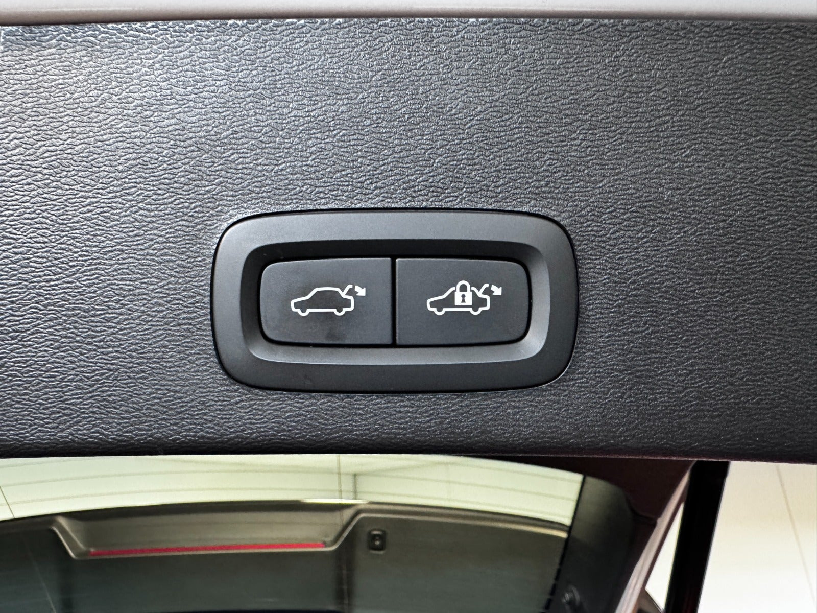 Hvid Volvo XC40 fra 2023